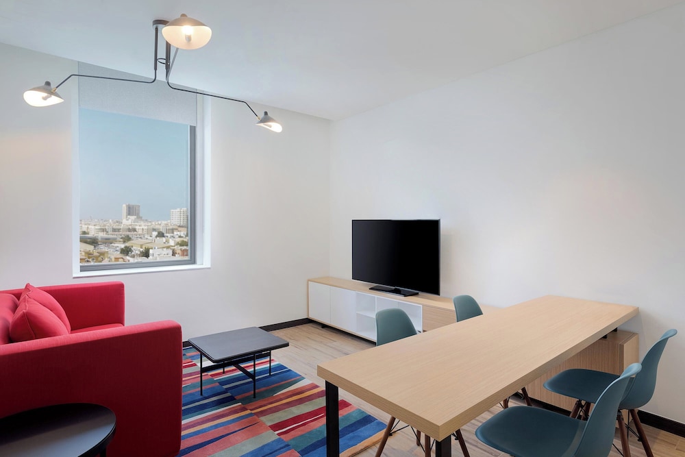 Aloft Al Mina, Dubai 20