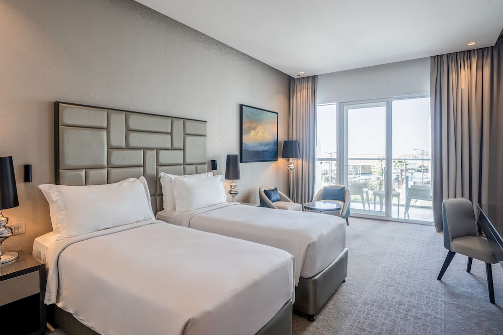 Radisson Hotel Dubai DAMAC Hills 9