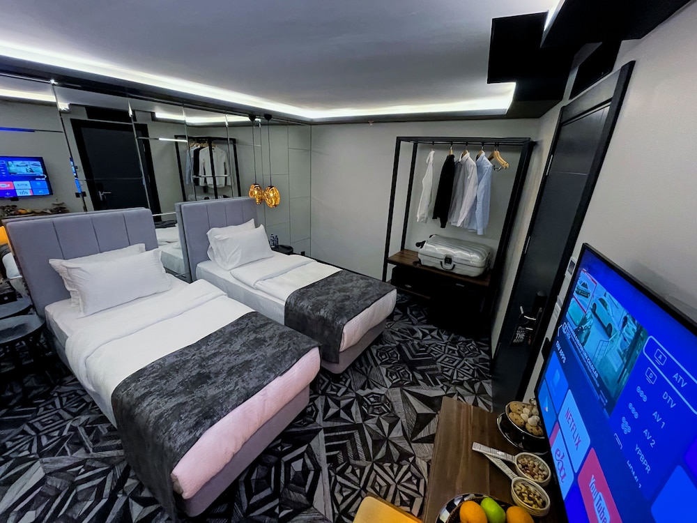Weingart Hotel 8