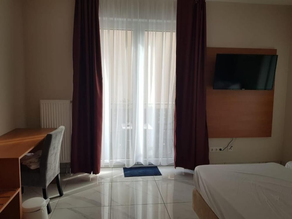 Hotel Emiliana am Bahnhof 4