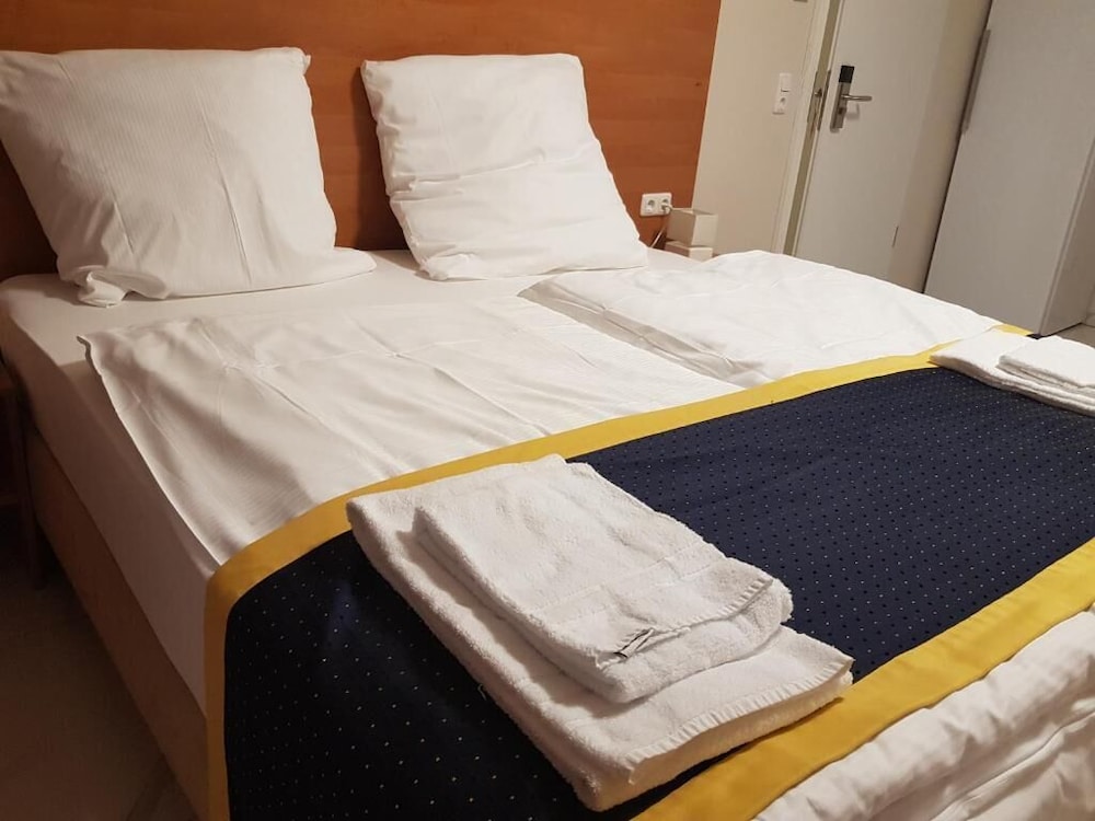 Hotel Emiliana am Bahnhof 2