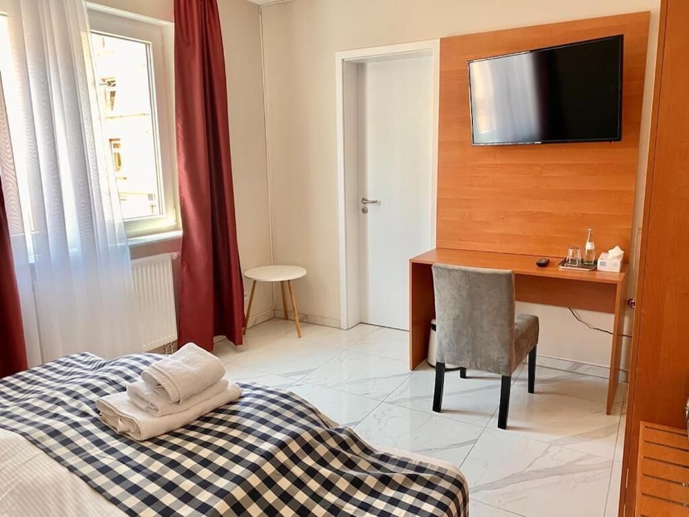 Hotel Emiliana am Bahnhof 3
