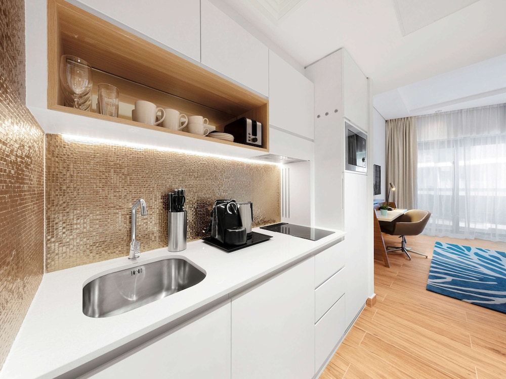 Adagio Premium The Palm 18