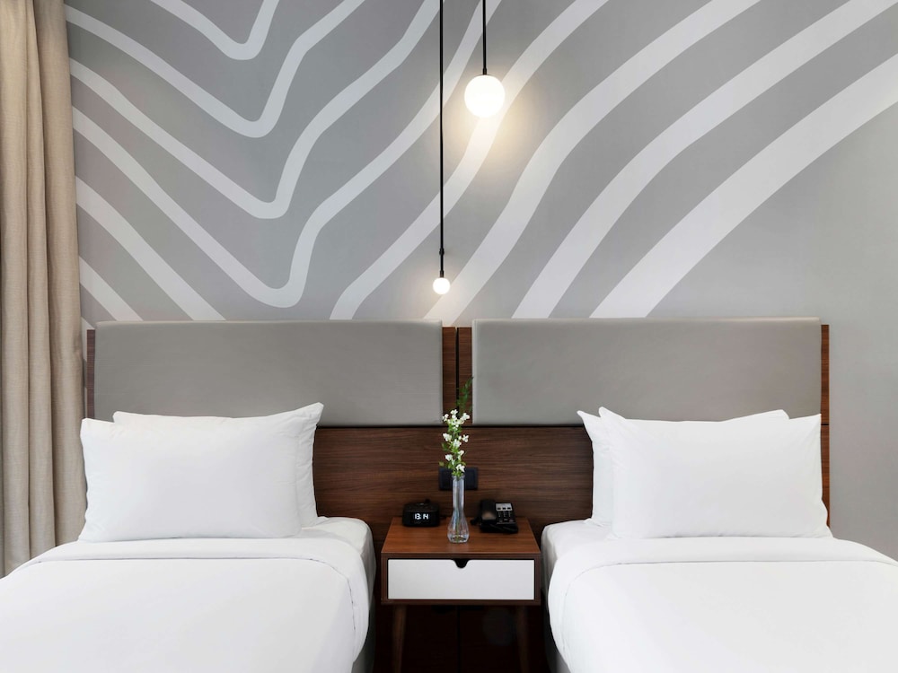 Adagio Premium The Palm 16