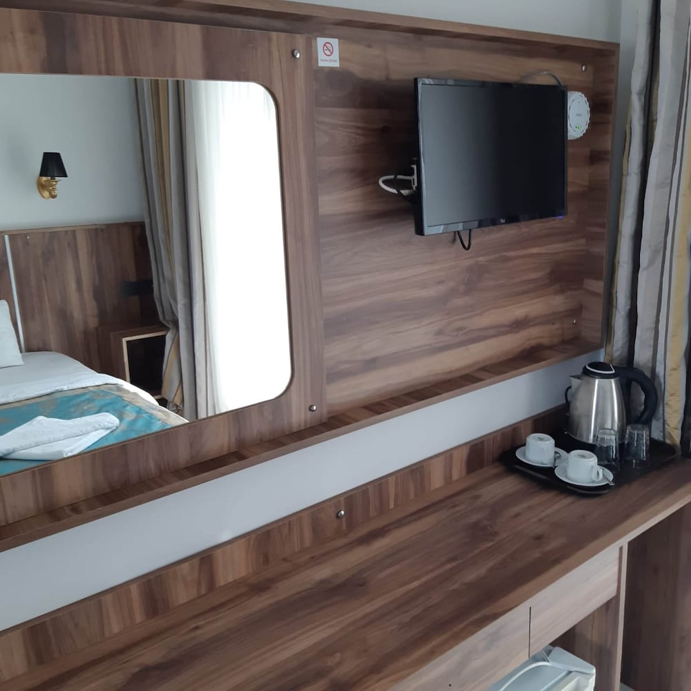 Elijah Hotel 5