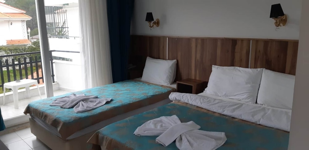 Elijah Hotel 13
