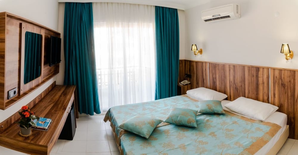 Elijah Hotel 9