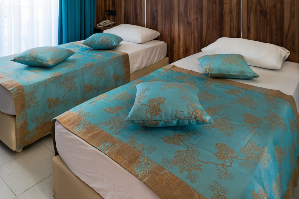 Elijah Hotel 6