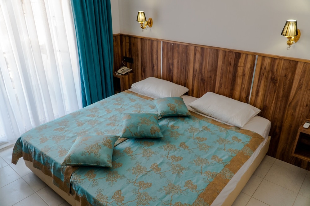 Elijah Hotel 8