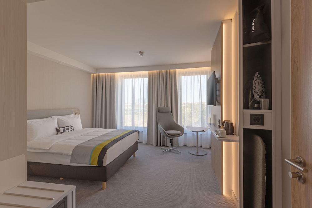 Holiday Inn Express Dusseldorf - Hauptbahnhof 7