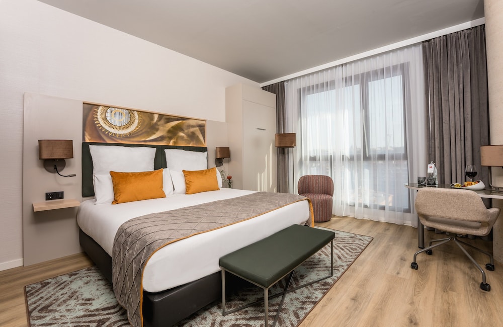 Leonardo Royal Hotel Barcelona Fira 11