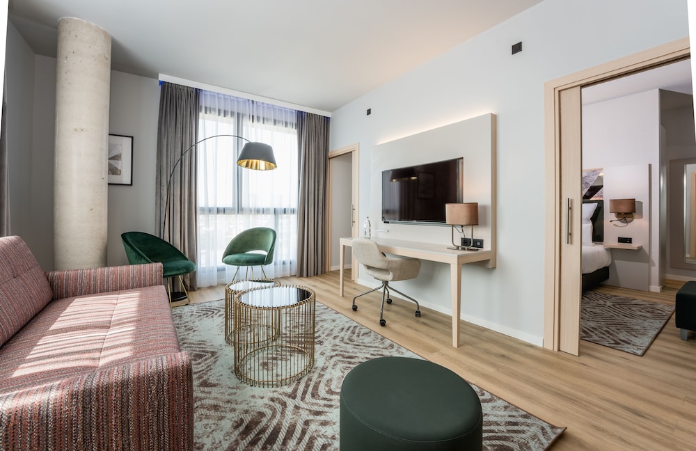 Leonardo Royal Hotel Barcelona Fira 21