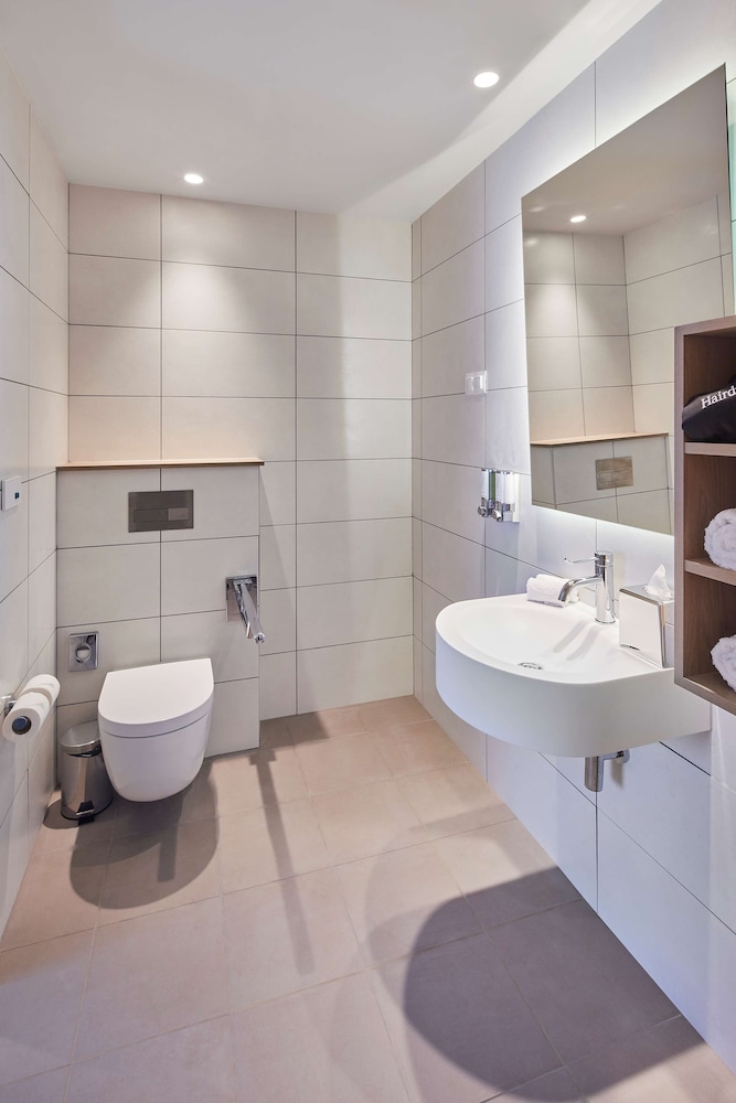 Hampton by Hilton Barcelona Fira Gran Via 16