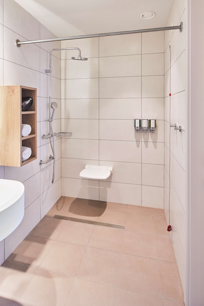 Hampton by Hilton Barcelona Fira Gran Via 18