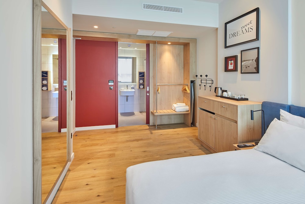 Hampton by Hilton Barcelona Fira Gran Via 10