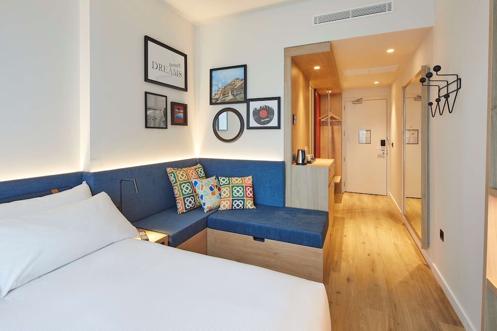 Hampton by Hilton Barcelona Fira Gran Via 11