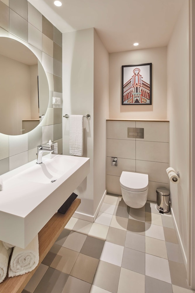 Hampton by Hilton Barcelona Fira Gran Via 17