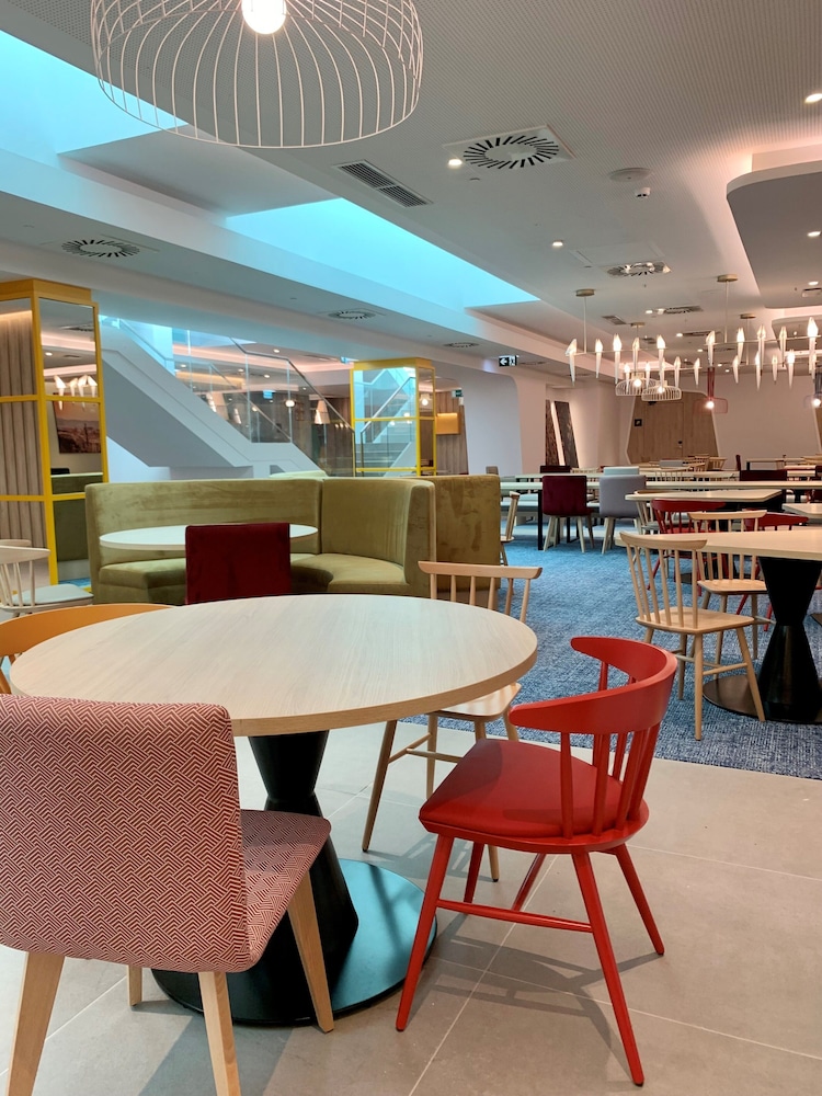 Hampton by Hilton Barcelona Fira Gran Via 22