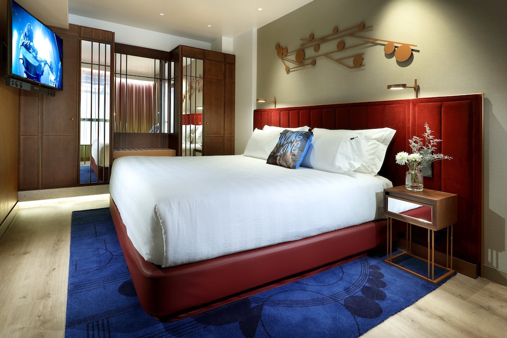Hard Rock Hotel Madrid 23