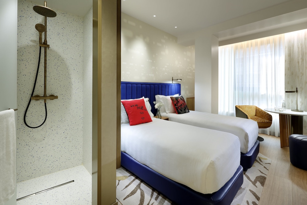 Hard Rock Hotel Madrid 17