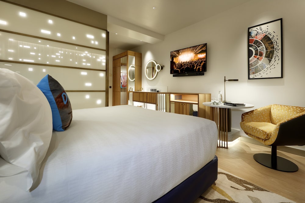 Hard Rock Hotel Madrid 16