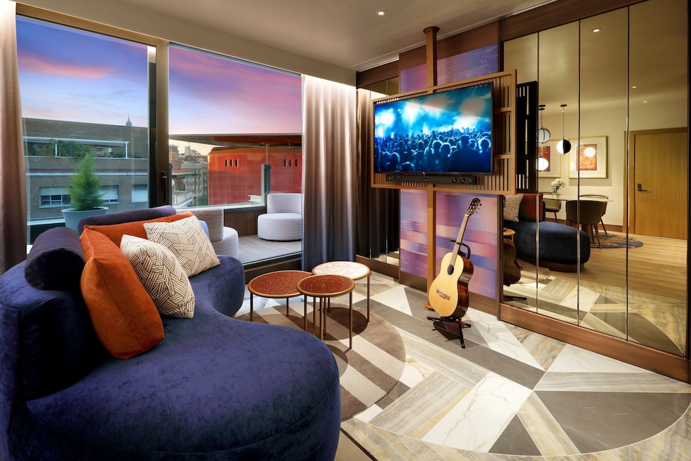 Hard Rock Hotel Madrid 24