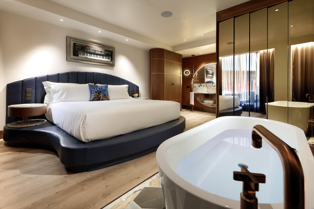 Hard Rock Hotel Madrid 18
