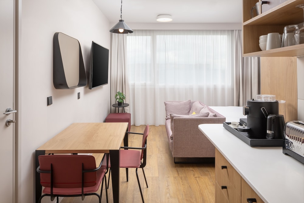 Hyatt House Paris Charles de Gaulle Airport 11