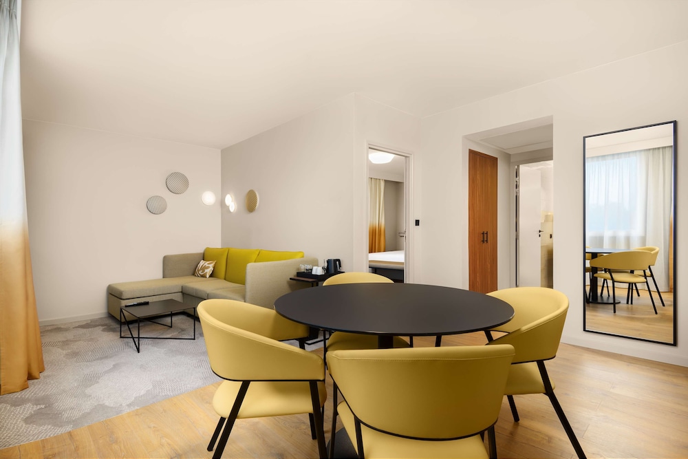 Hyatt Place Paris Charles De Gaulle Airport 8