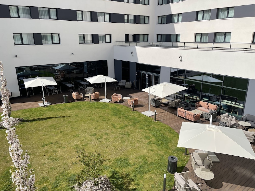 Holiday Inn Paris CDG Airport 14