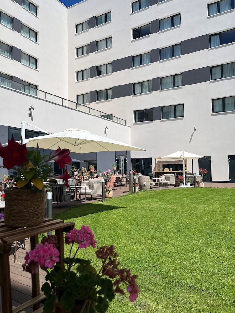 Holiday Inn Paris CDG Airport 18