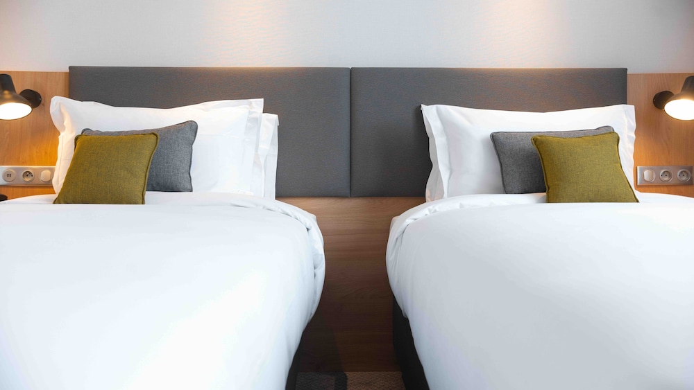 Holiday Inn Paris CDG Airport 8