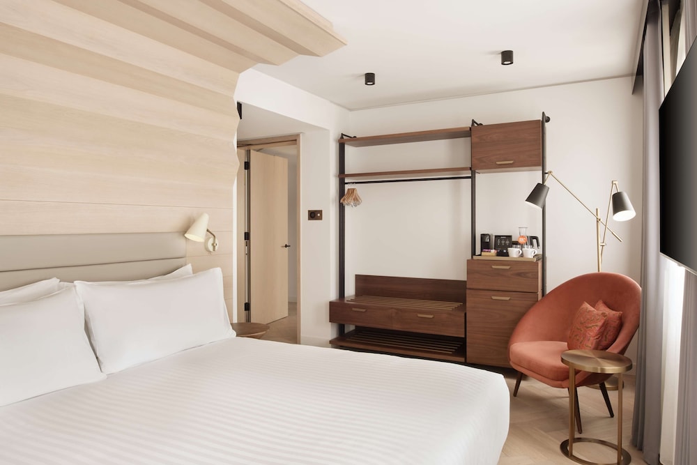 Canopy by Hilton London City 11