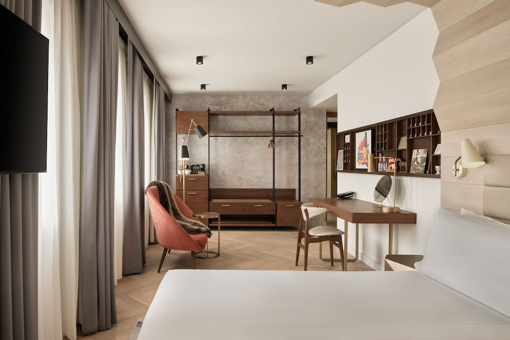 Canopy by Hilton London City 8