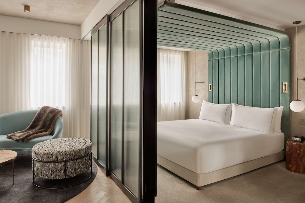 Canopy by Hilton London City 10