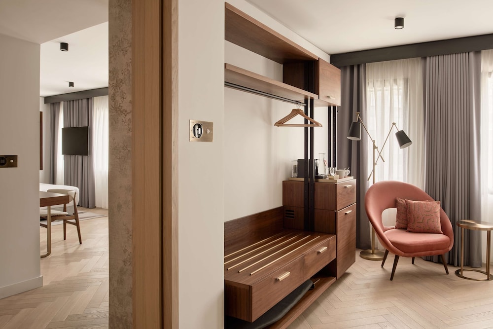 Canopy by Hilton London City 12