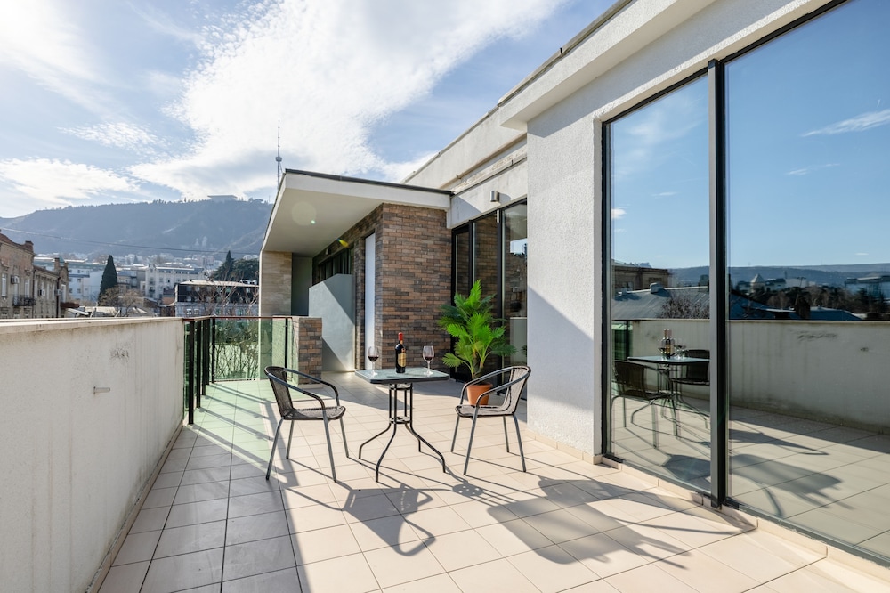 Brosse Garden 18