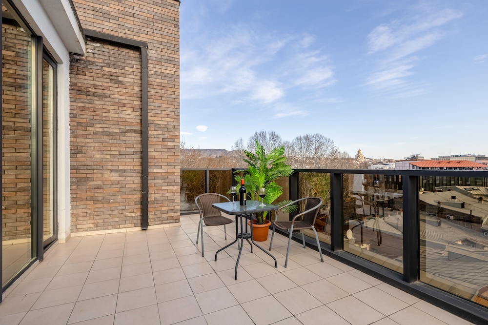 Brosse Garden 17