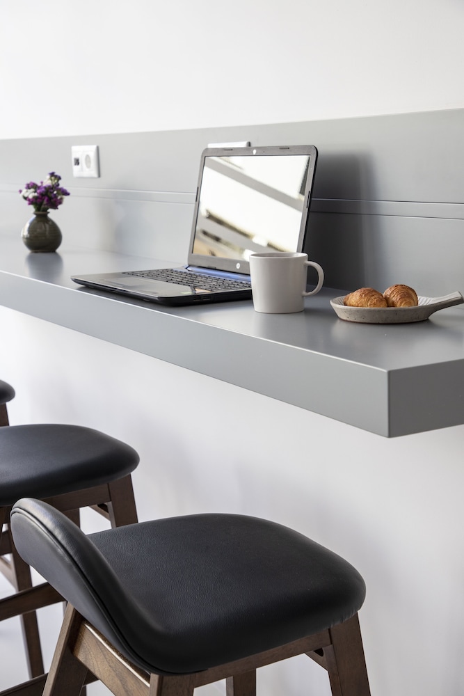 Gallery Suites & Residences Piraeus 2