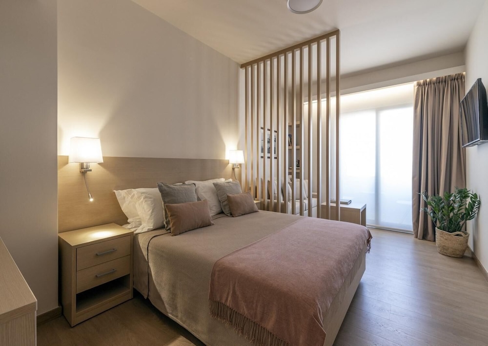 Gallery Suites & Residences Piraeus 10