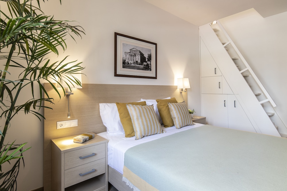 Gallery Suites & Residences Piraeus 19