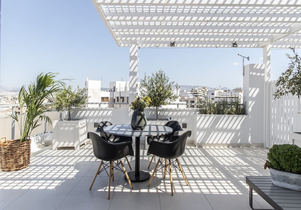 Gallery Suites & Residences Piraeus 1