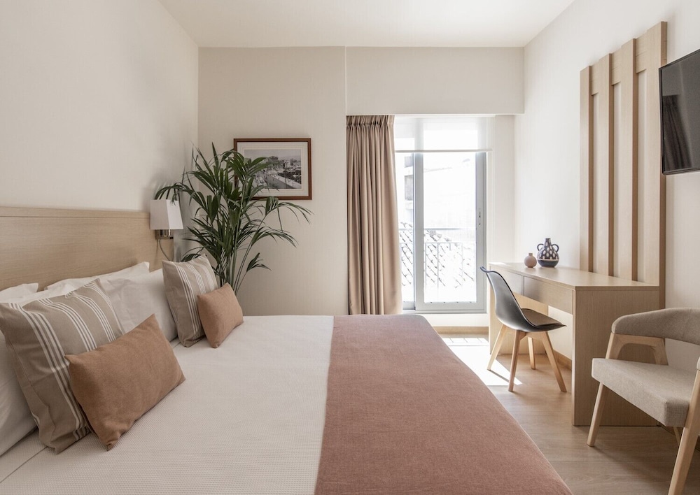 Gallery Suites & Residences Piraeus 6