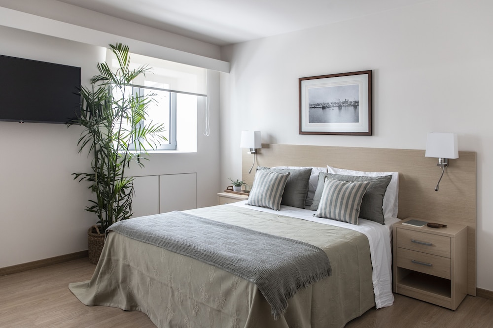 Gallery Suites & Residences Piraeus 18