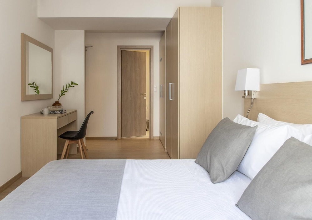 Gallery Suites & Residences Piraeus 8