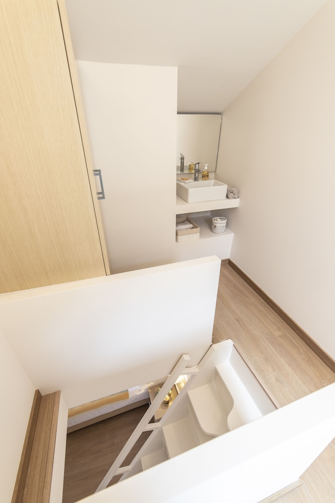 Gallery Suites & Residences Piraeus 13