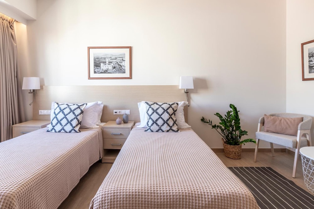 Gallery Suites & Residences Piraeus 9