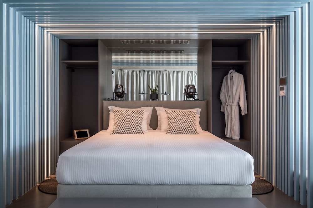 Urban Suites 15