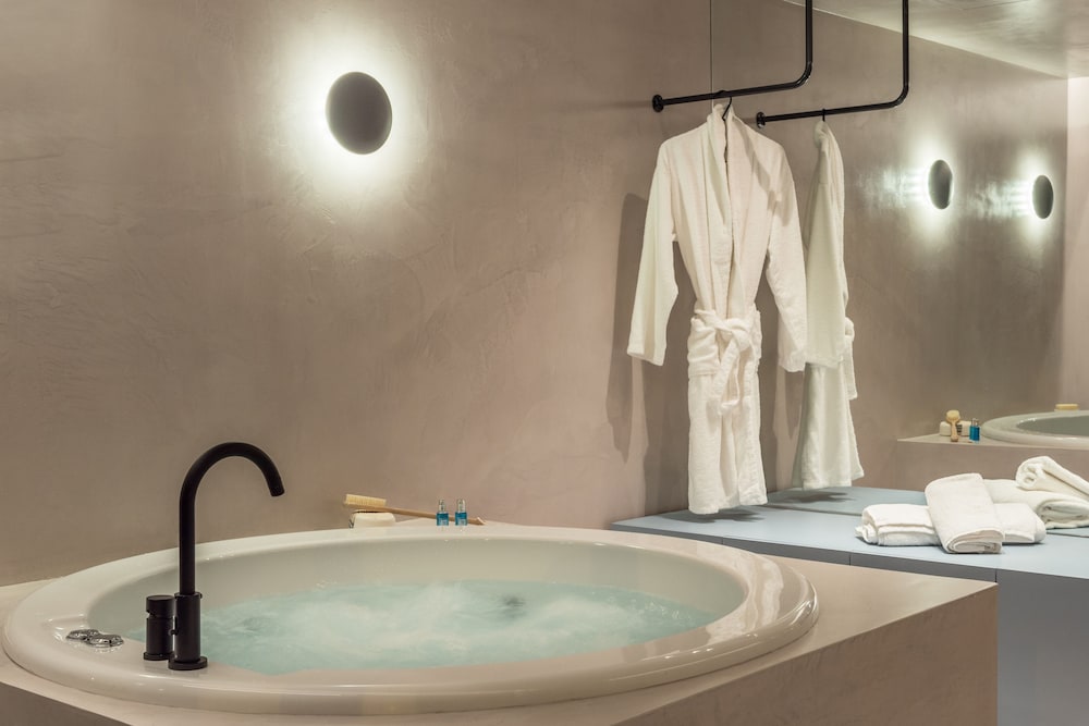 Urban Suites 14