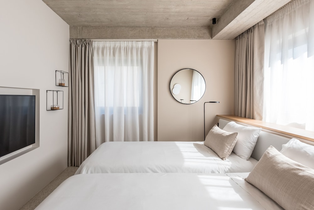 Urban Suites 7